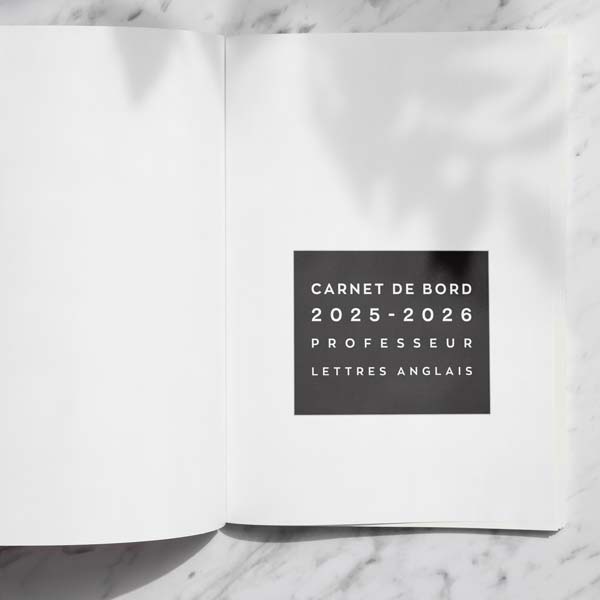 //www.agenda-professeur.fr/wp-content/uploads/2025/05/carnet-2025-2026-prof-lettres-anglais-photo-04.jpg